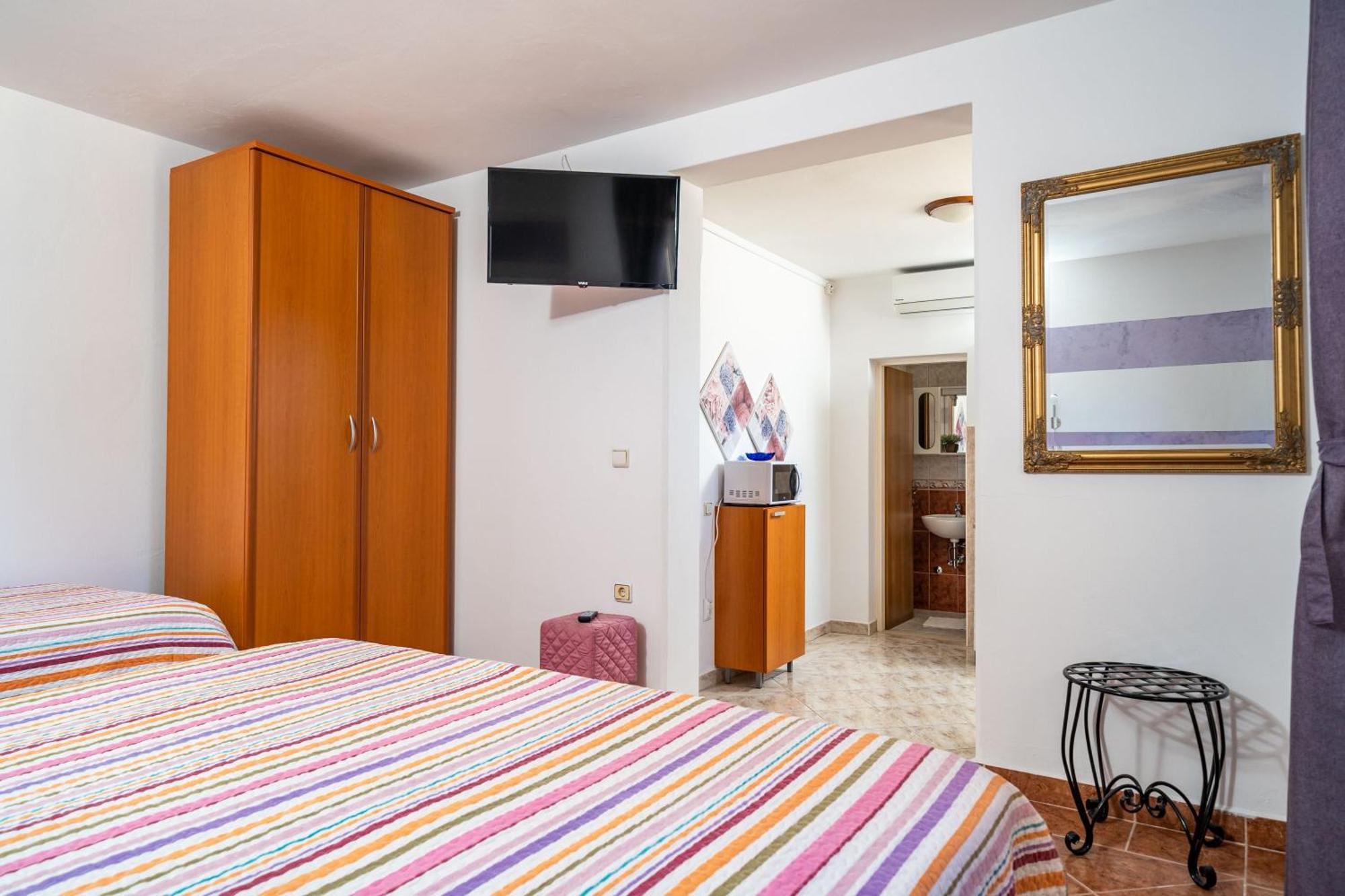 Apartments Nikolina Lumbarda Bilik gambar