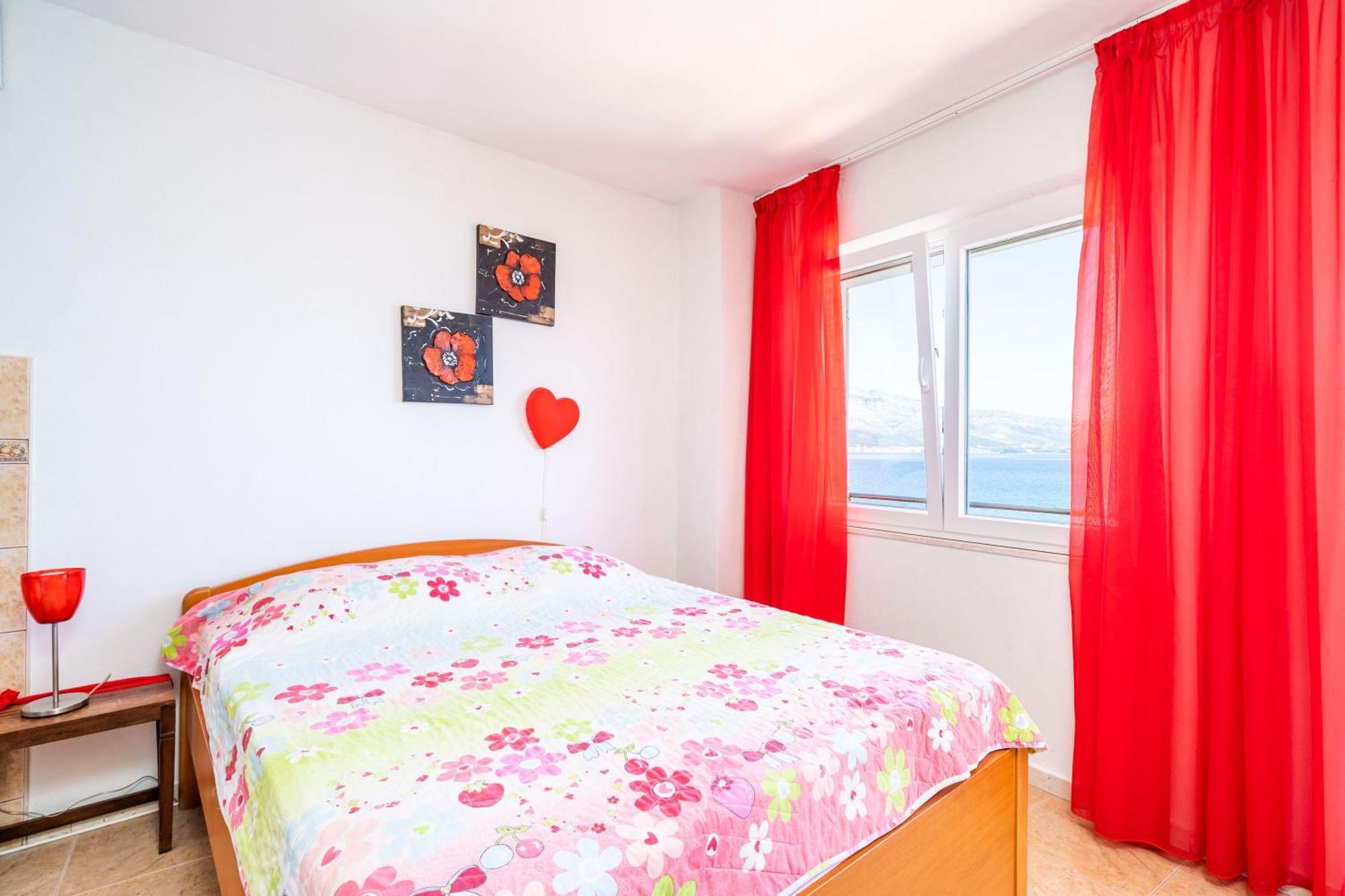 Apartments Nikolina Lumbarda Bilik gambar