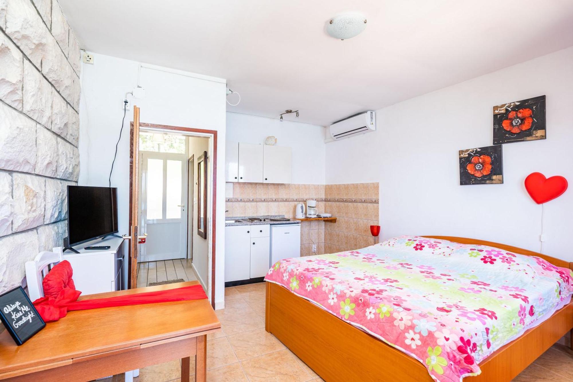 Apartments Nikolina Lumbarda Bilik gambar