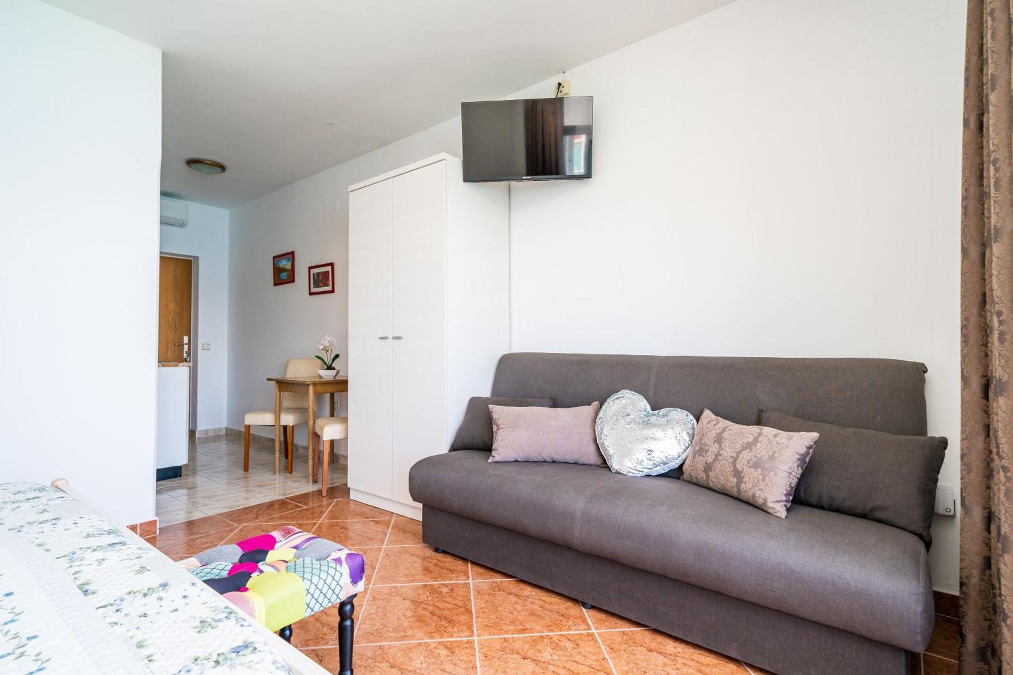 Apartments Nikolina Lumbarda Bilik gambar