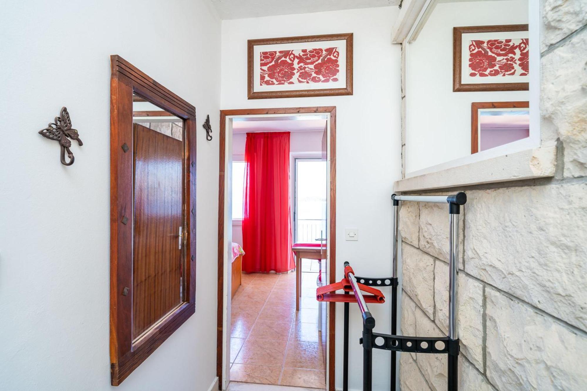 Apartments Nikolina Lumbarda Bilik gambar